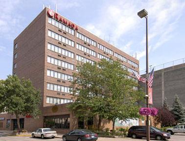 Hotel Ramada Convention Center Eau Claire Esterno foto